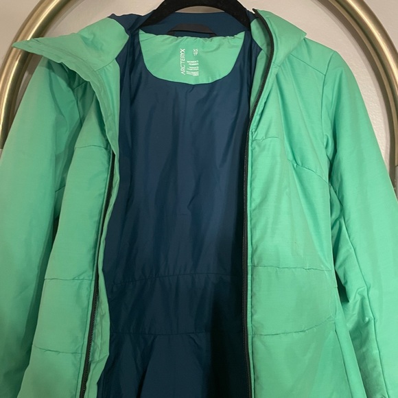 Arc’teryx Insulated Parka. Very warm and light. - Picture 2 of 11